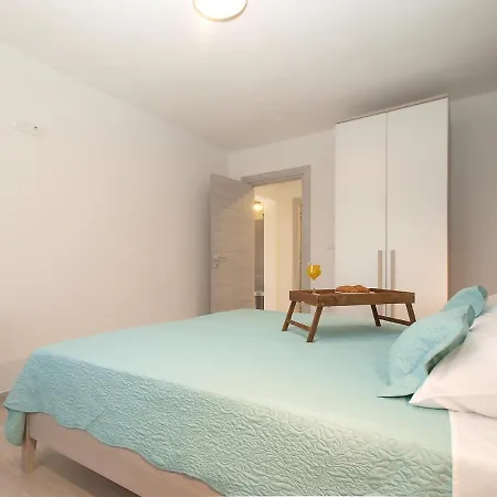 Holiday home House Helena 2068 *
